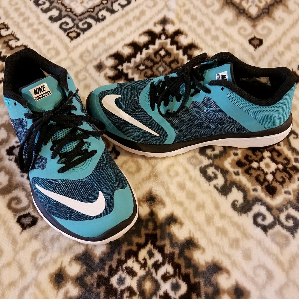 Nike FS Lite Run 3 running sneakers